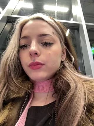 LoraaDoll - stripchat
